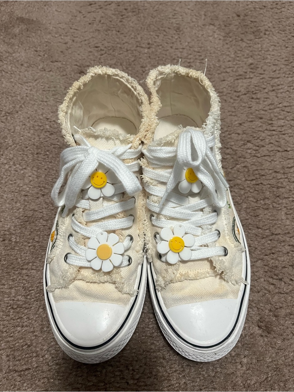 Floral Embroidery Canvas Sneakers - Picture 2 of 8